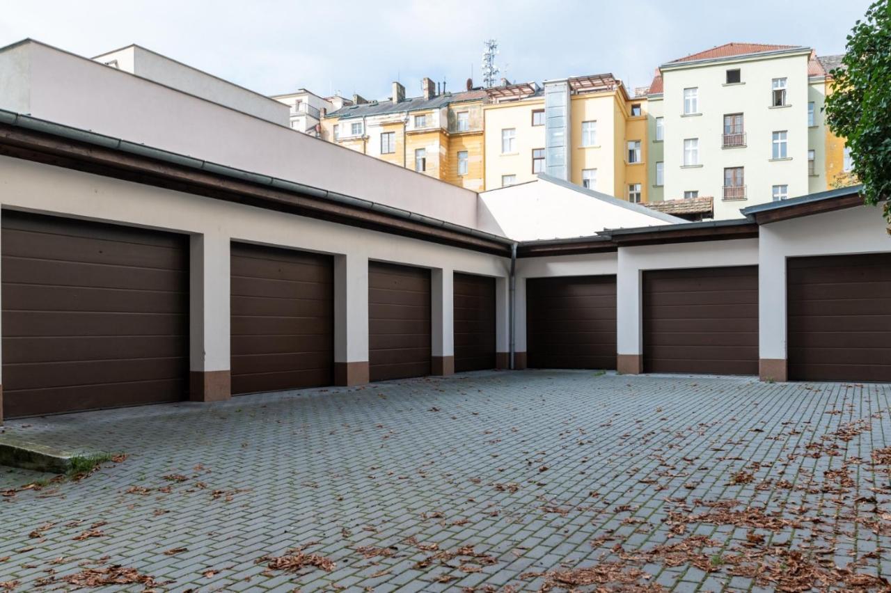 Designed Apartment Next To Vaclav Square With Terrace And Private Garage ปราก ภายนอก รูปภาพ