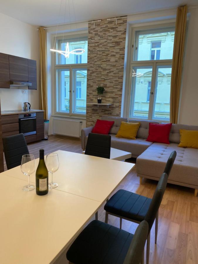 Designed Apartment Next To Vaclav Square With Terrace And Private Garage ปราก ภายนอก รูปภาพ