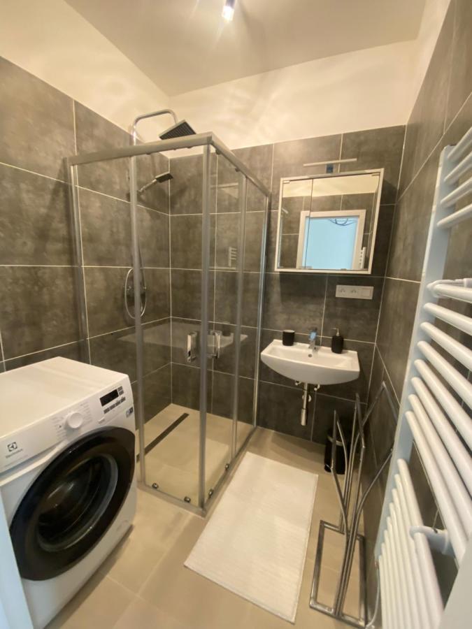 Designed Apartment Next To Vaclav Square With Terrace And Private Garage ปราก ภายนอก รูปภาพ