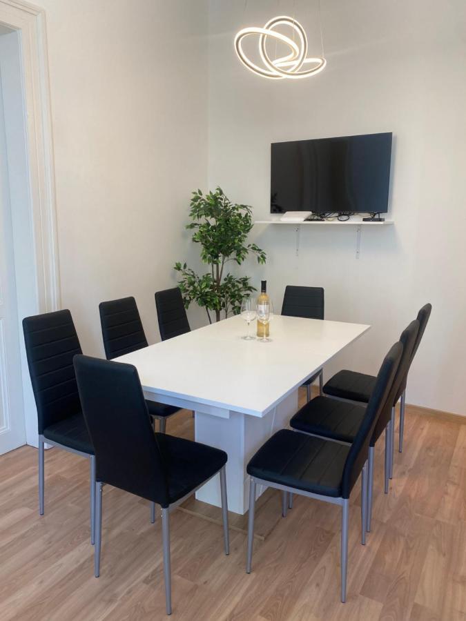 Designed Apartment Next To Vaclav Square With Terrace And Private Garage ปราก ภายนอก รูปภาพ
