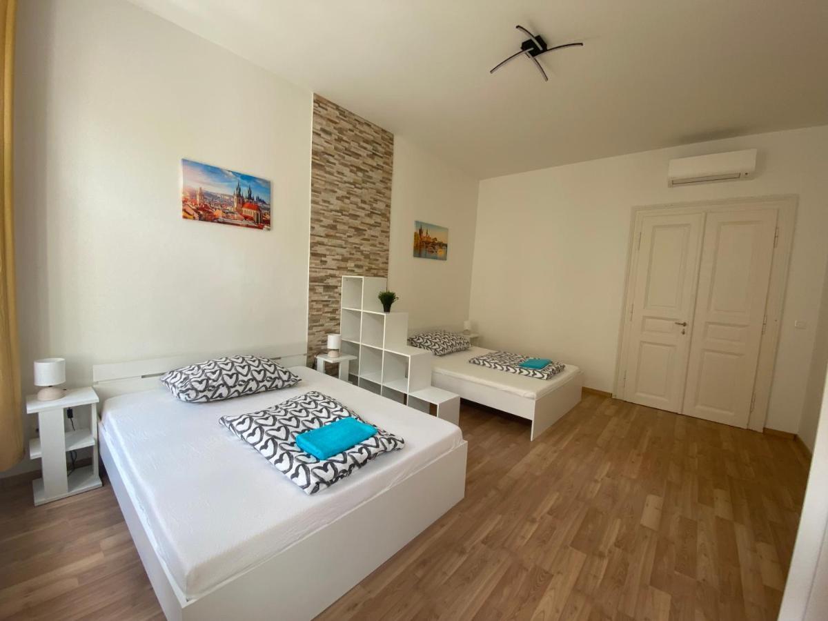 Designed Apartment Next To Vaclav Square With Terrace And Private Garage ปราก ภายนอก รูปภาพ